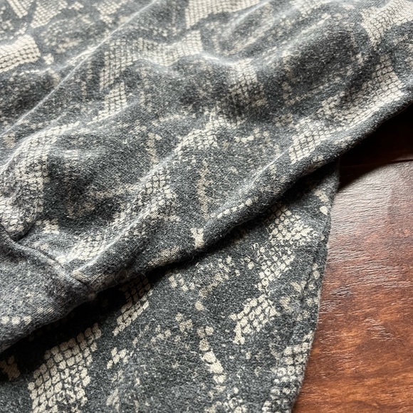 Show Me your Mumu Pullover CrewNeck Long Sleeve Sweatshirt Women’s M SOLD AS IS - Picture 4 of 8